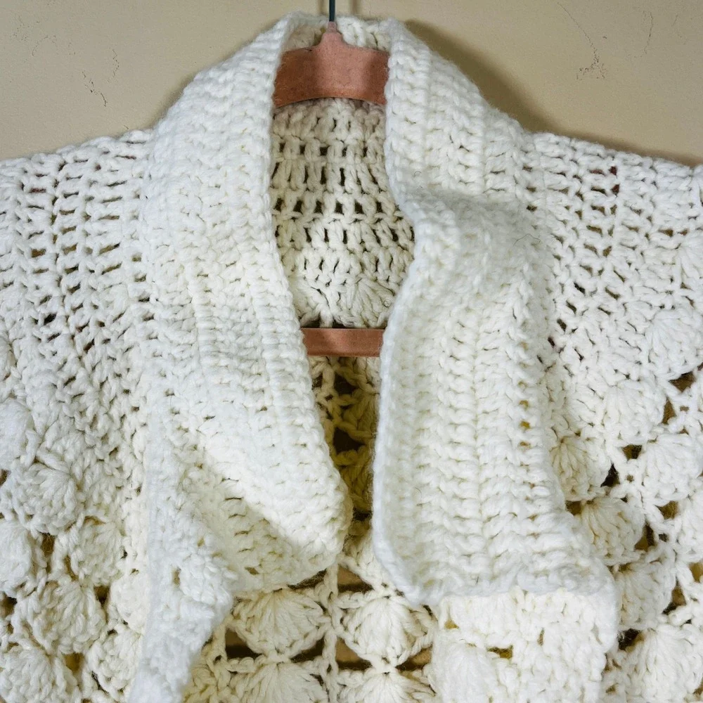 Vintage Handmade Ivory Crochet Shell Stitch Shawl Wrap Fringe Cape Poncho Boho